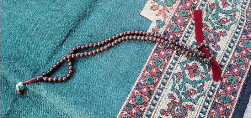 ANTİKA DOKUMA SECCADE VE TESPİHİ