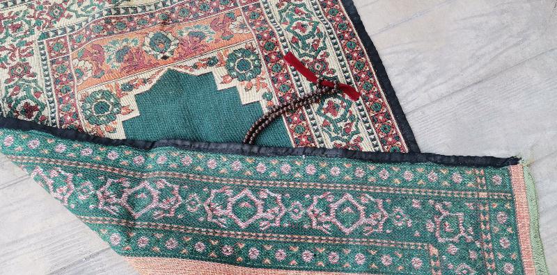 ANTİKA DOKUMA SECCADE VE TESPİHİ