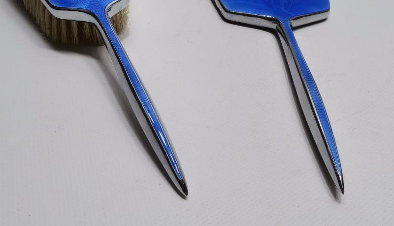 OSMANLI DÖNEMİ LEVANTEN İŞİ MİNELİ ELBİSE FIRÇASI VE EL AYNASI TAKIMI