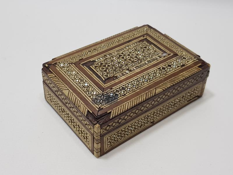 OSMANLI DÖNEMİ MARKÜTERİ İŞÇİLİKLİ NADİR AHŞAP KUTU