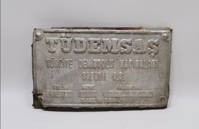 TÜDEMSAŞ TÜRKİYE DEMİRYOLU MAKİNALARI SANAYİ A.Ş. TABELASI