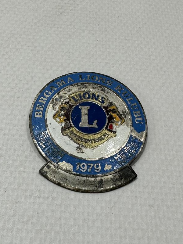 1979 BERGAMA LİONS KULÜBÜ ROZETİ 