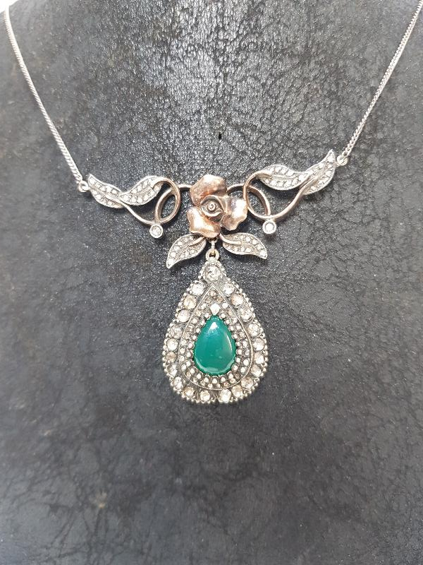 ORTASI ZÜMRÜT TAŞLI ELMAS GERDANLIK