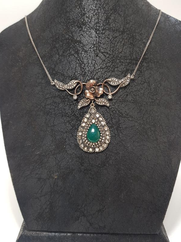 ORTASI ZÜMRÜT TAŞLI ELMAS GERDANLIK