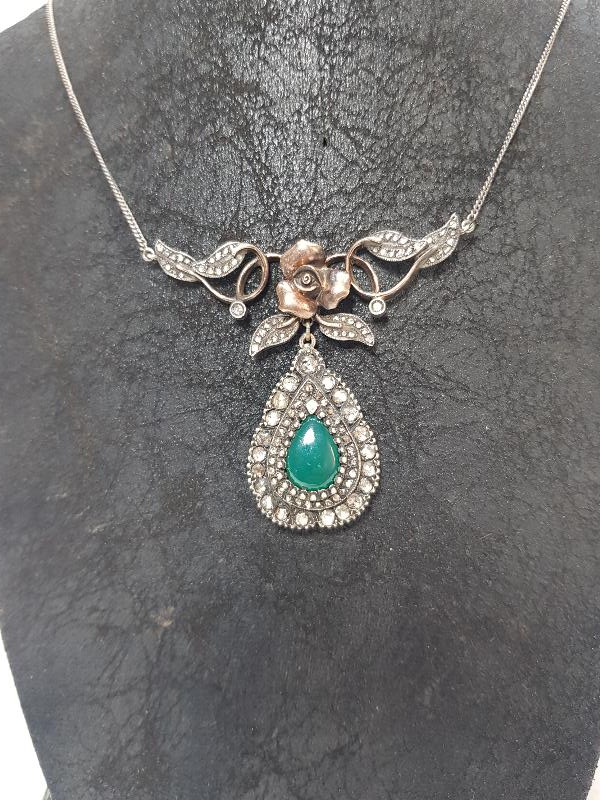 ORTASI ZÜMRÜT TAŞLI ELMAS GERDANLIK