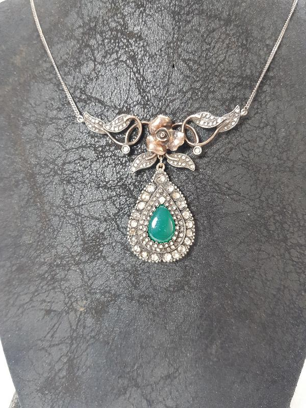 ORTASI ZÜMRÜT TAŞLI ELMAS GERDANLIK