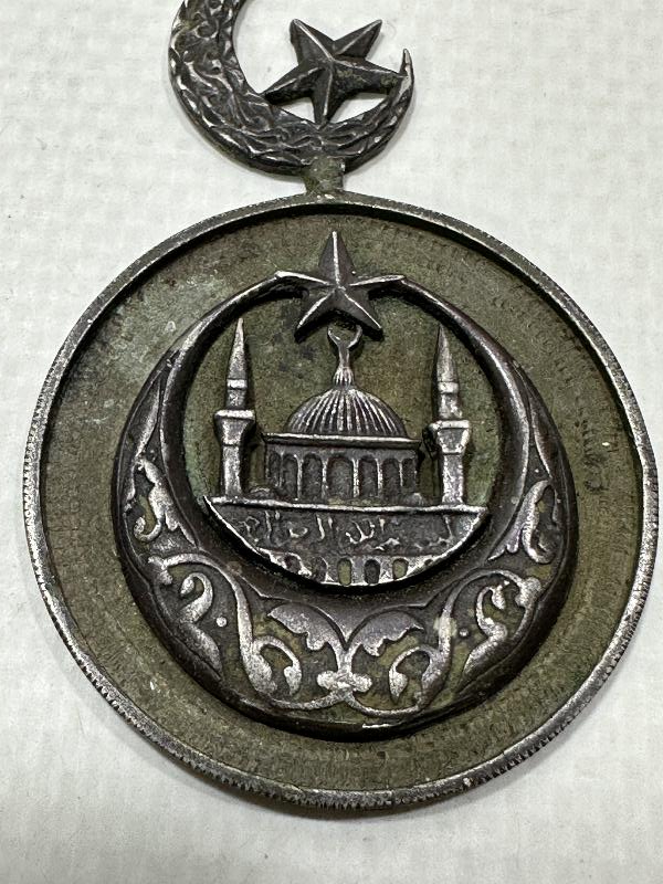 OSMANLI DÖNEMİ ÇOK NADİR CAMİ RESİMLİ VE AY YILDIZLI GÜMÜŞ NİŞANE