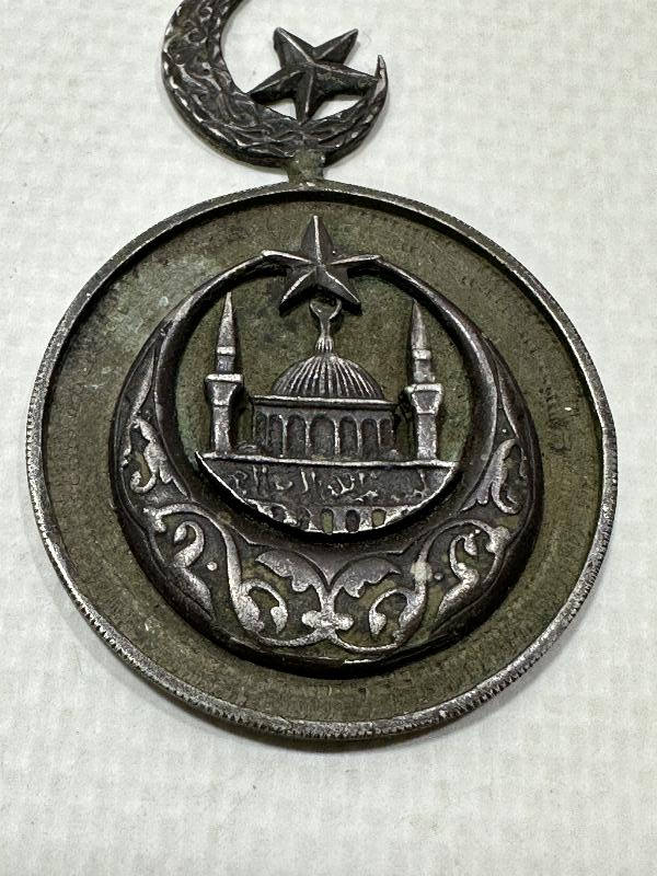 OSMANLI DÖNEMİ ÇOK NADİR CAMİ RESİMLİ VE AY YILDIZLI GÜMÜŞ NİŞANE