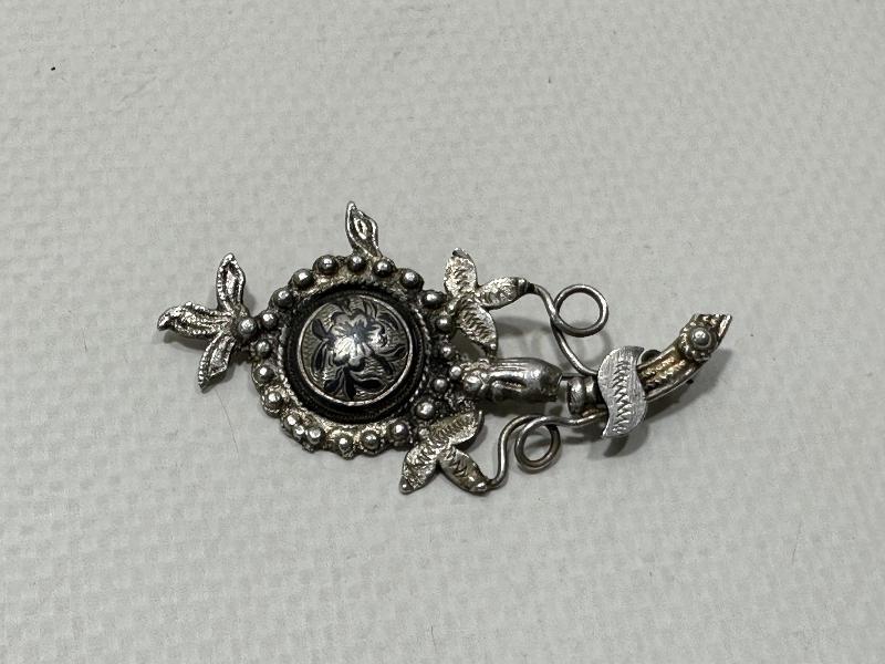 OSMANLI DÖNEMİ SORGUÇ FORMLU SAVATLI GÜMÜŞ BROŞ