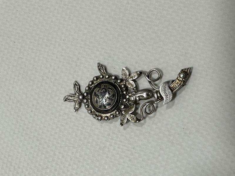 OSMANLI DÖNEMİ SORGUÇ FORMLU SAVATLI GÜMÜŞ BROŞ