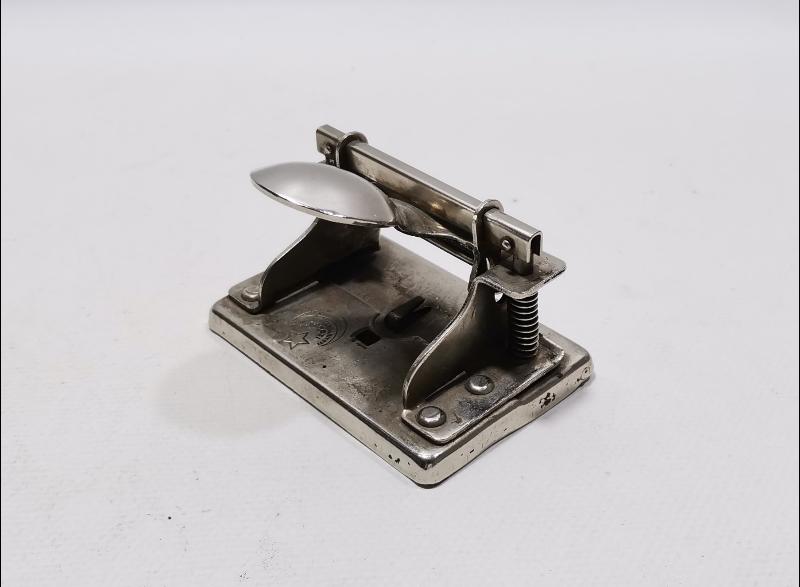 1930'LARDAN T.C. HÜKÜMETİ YAZILI METAL KAĞIT DELGECİ