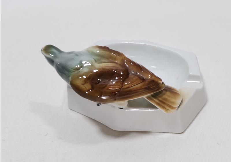 CARL SCHEİDİG KUŞ APLİKLİ PORSELEN KÜL TABLASI