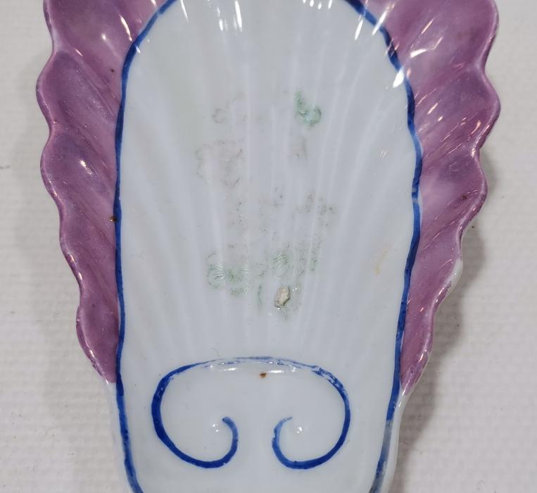 M. DECUGIS CONSTANTINOPLE DAMGALI PORSELEN SABUNLUK