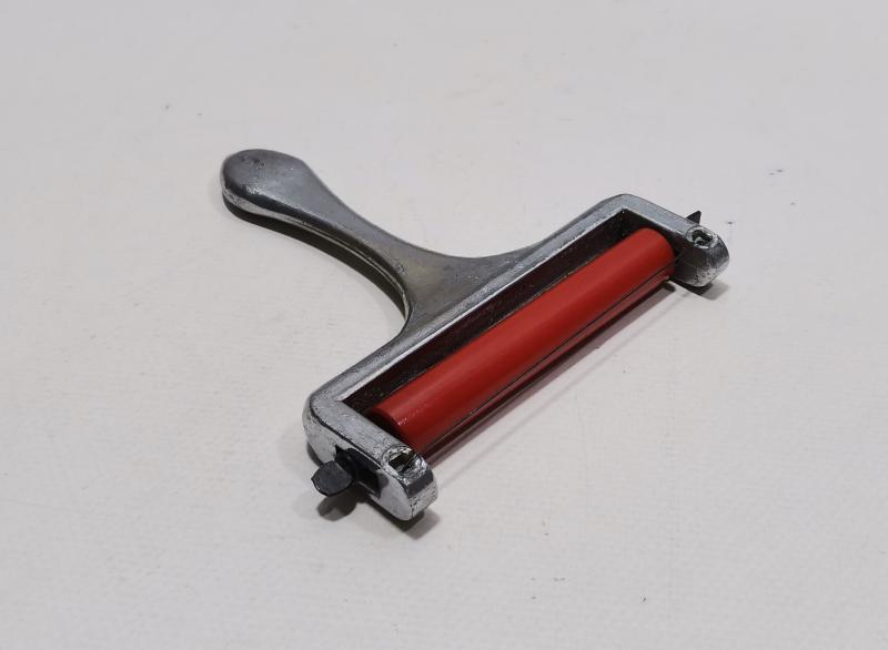 MUTFAK KÜLTÜRÜ: KATALİN GÖVDELİ HAMUR AÇMA VE KESME EL ALETİ 