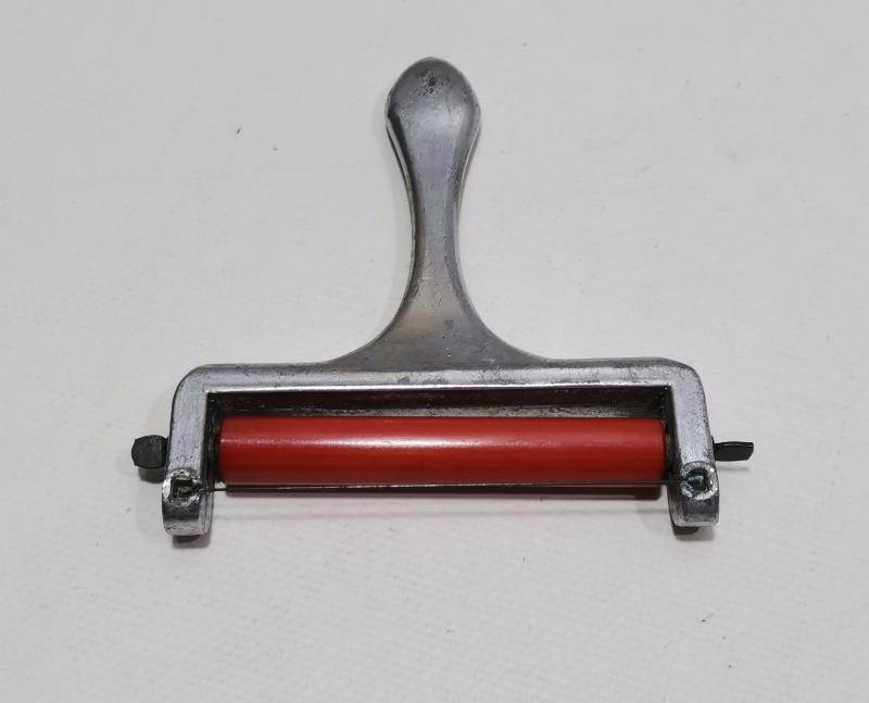 MUTFAK KÜLTÜRÜ: KATALİN GÖVDELİ HAMUR AÇMA VE KESME EL ALETİ 