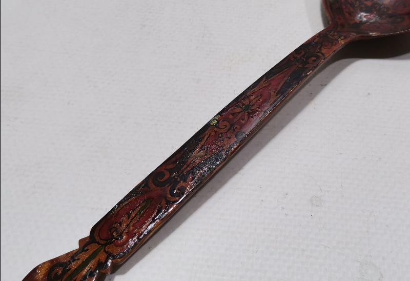 OSMANLI DÖNEMİ DEVLET ARMALI VE OSMANLICA YAZILI EL BOYAMA NADİR AHŞAP KAŞIK