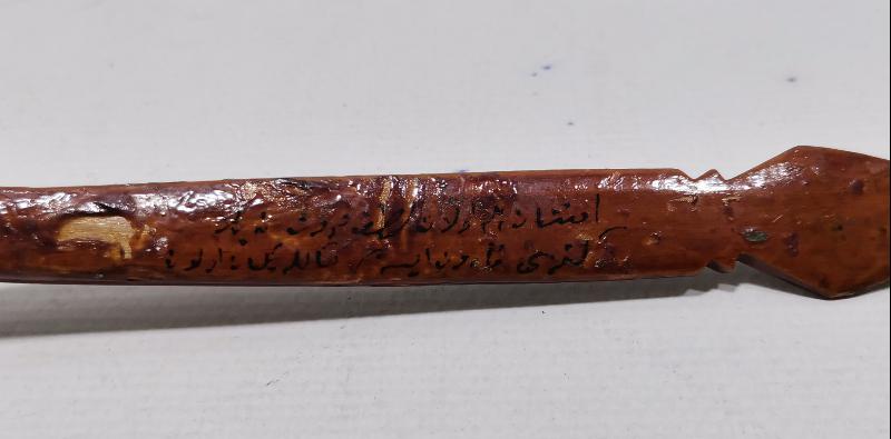 OSMANLI DÖNEMİ DEVLET ARMALI VE OSMANLICA YAZILI EL BOYAMA NADİR AHŞAP KAŞIK