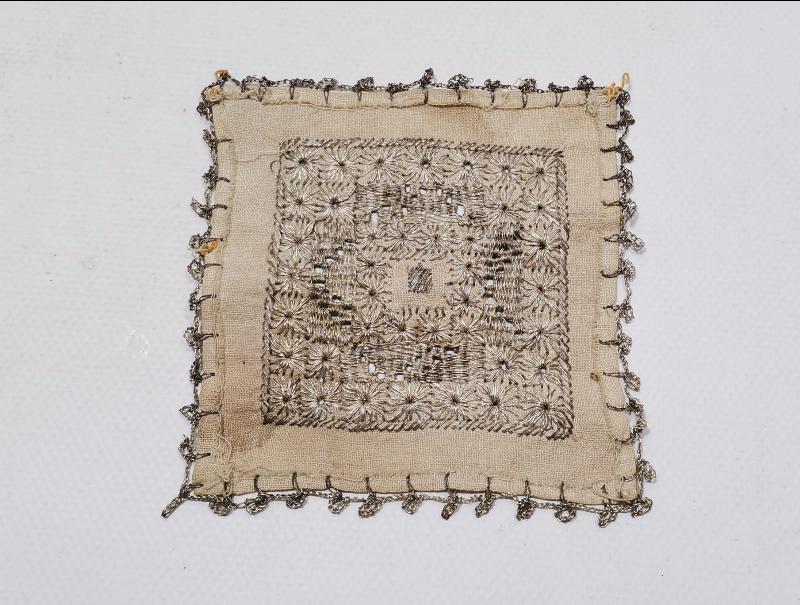 OSMANLI DÖNEMİ GÜMÜŞ SIRMA İŞÇİLİKLİ BARDAK ALTLIĞI