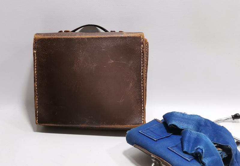 TIP TARİHİ: ORJİNAL DERİ KUTUSUNDA TANSİYON ALETİ VE STETESKOP