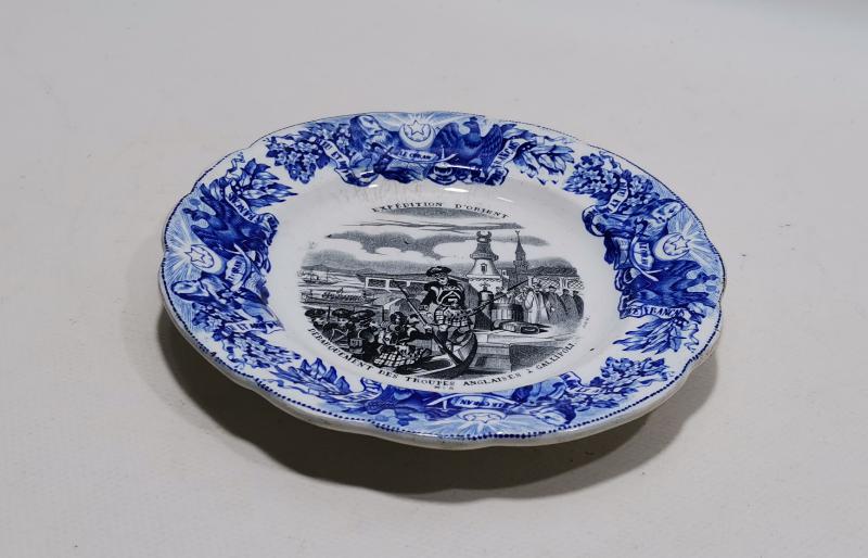 ÇANAKKALE SAVAŞI GELİBOLU'YA İNGİLİZ ASKERLERİNİN ÇIKARMASI KONULU ÇOK NADİR PORSELEN TABAK