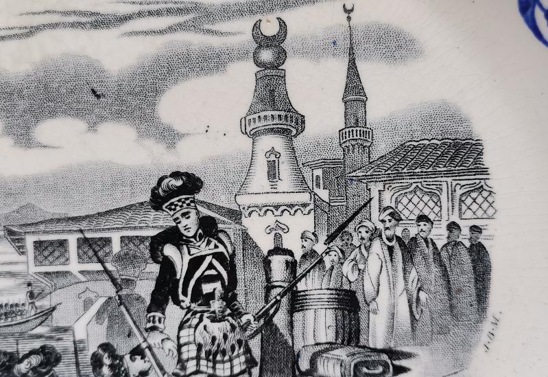 ÇANAKKALE SAVAŞI GELİBOLU'YA İNGİLİZ ASKERLERİNİN ÇIKARMASI KONULU ÇOK NADİR PORSELEN TABAK