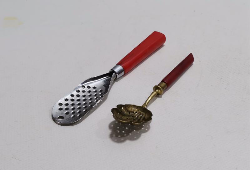 MUTFAK KÜLTÜRÜ: KATALİN SAPLI ANTİKA SÜZGEÇ VE RENDE