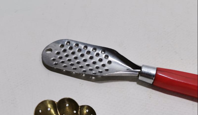 MUTFAK KÜLTÜRÜ: KATALİN SAPLI ANTİKA SÜZGEÇ VE RENDE