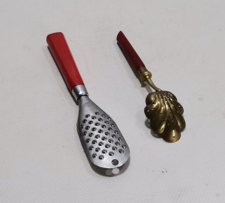 MUTFAK KÜLTÜRÜ: KATALİN SAPLI ANTİKA SÜZGEÇ VE RENDE