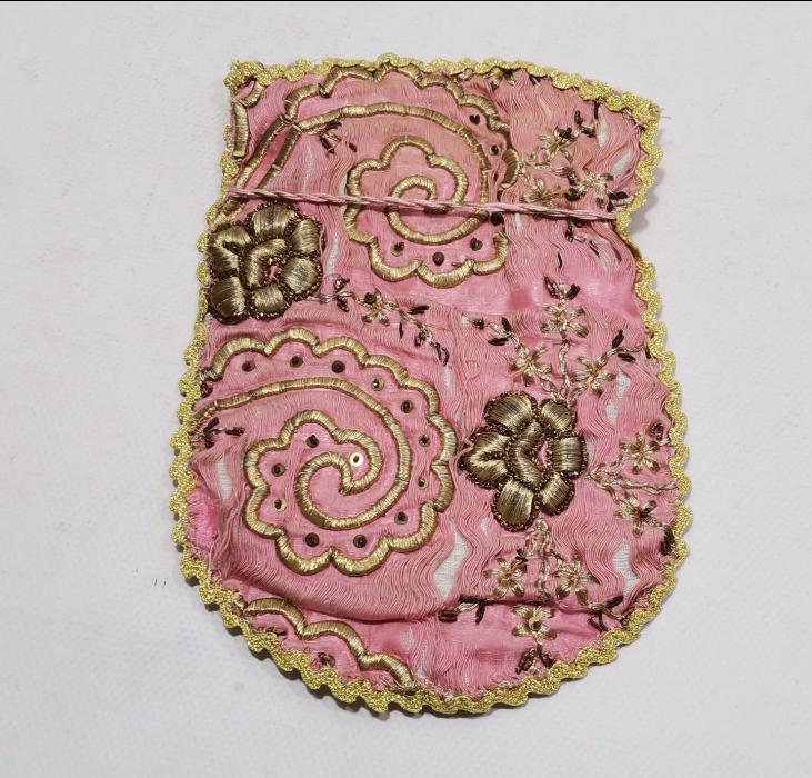 OSMANLI DÖNEMİ ALTIN SIRMA İŞLEMELİ İPEK ELMASİYE GELİN ÇEYİZ KESESİ 