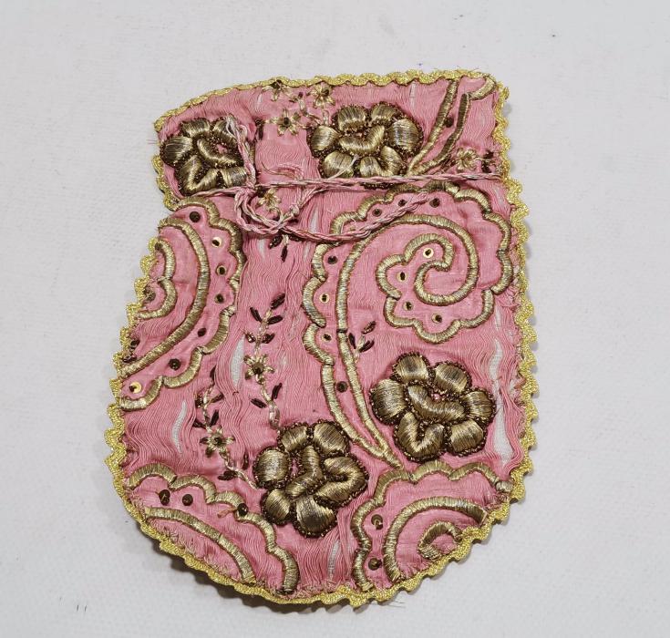 OSMANLI DÖNEMİ ALTIN SIRMA İŞLEMELİ İPEK ELMASİYE GELİN ÇEYİZ KESESİ 