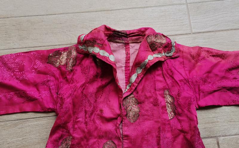 OSMANLI DÖNEMİ ALTIN SIRMA İŞLEMELİ İPEK ELMASİYE KADIN ELBİSESİ