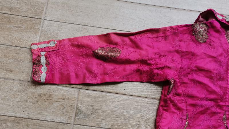 OSMANLI DÖNEMİ ALTIN SIRMA İŞLEMELİ İPEK ELMASİYE KADIN ELBİSESİ