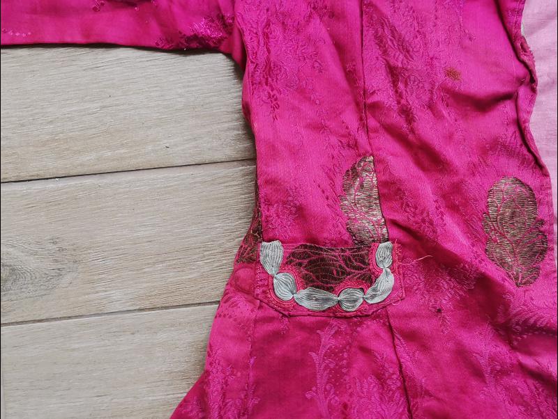 OSMANLI DÖNEMİ ALTIN SIRMA İŞLEMELİ İPEK ELMASİYE KADIN ELBİSESİ