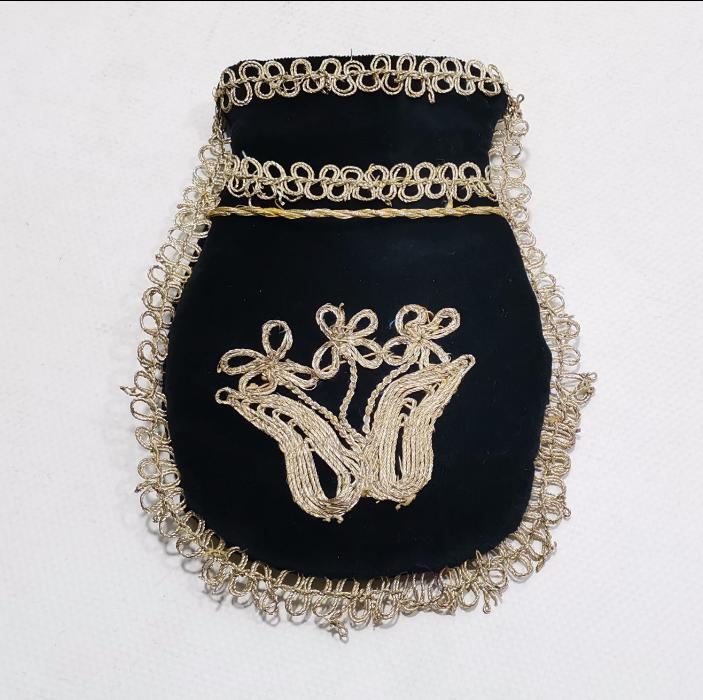 OSMANLI DÖNEMİ ALTIN SIRMA İŞLEMELİ KADİFE PARA KESESİ 