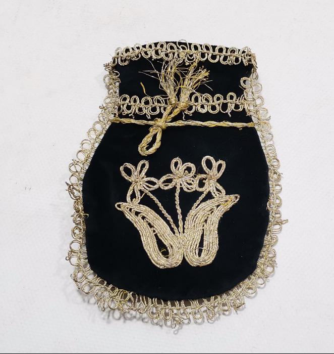 OSMANLI DÖNEMİ ALTIN SIRMA İŞLEMELİ KADİFE PARA KESESİ 