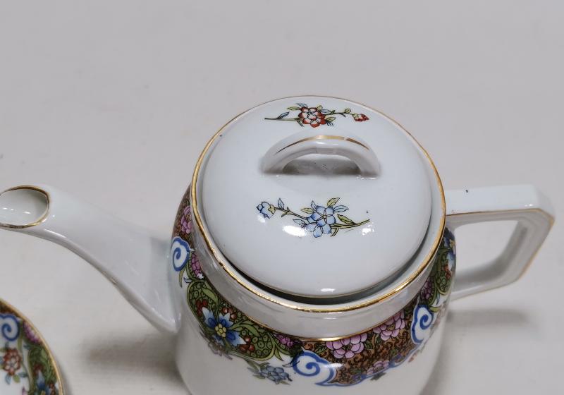 OSMANLI DÖNEMİ KUZNETSOV DAMGALI PORSELEN SÜTLÜK VE FİNCAN