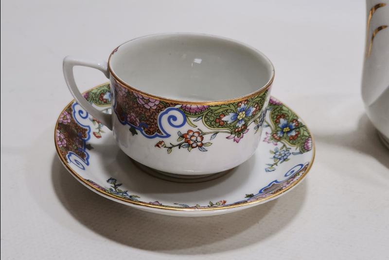 OSMANLI DÖNEMİ KUZNETSOV DAMGALI PORSELEN SÜTLÜK VE FİNCAN