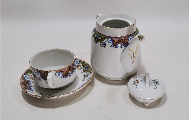 OSMANLI DÖNEMİ KUZNETSOV DAMGALI PORSELEN SÜTLÜK VE FİNCAN