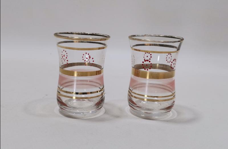 OSMANLI DÖNEMİ MİNELİ VE ALTIN YALDIZLI BİR ÇİFT ÇAY BARDAĞI