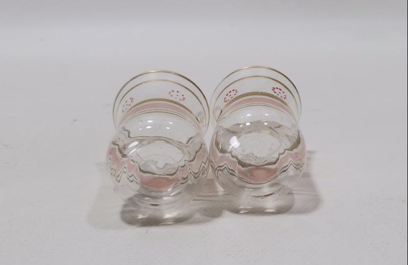 OSMANLI DÖNEMİ MİNELİ VE ALTIN YALDIZLI BİR ÇİFT ÇAY BARDAĞI