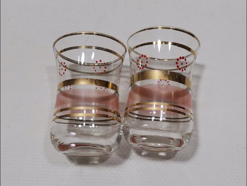 OSMANLI DÖNEMİ MİNELİ VE ALTIN YALDIZLI BİR ÇİFT ÇAY BARDAĞI