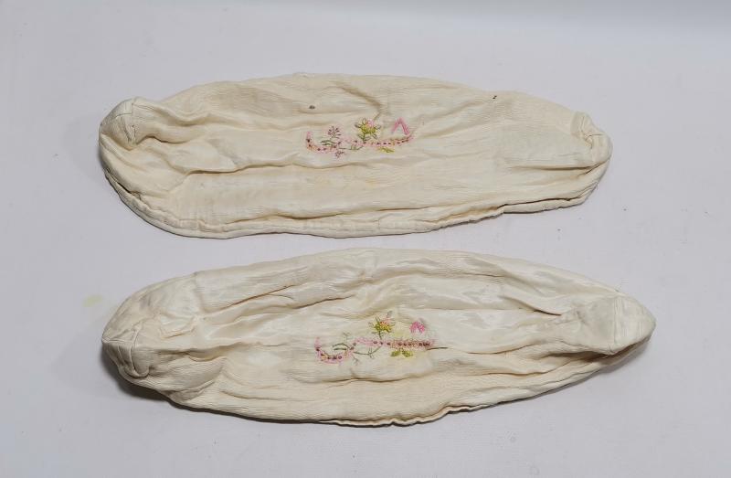 OSMANLICA İNİSİYALLİ BİR ÇİFT YASTIK BAŞI