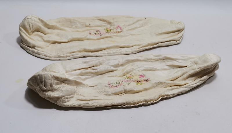 OSMANLICA İNİSİYALLİ BİR ÇİFT YASTIK BAŞI