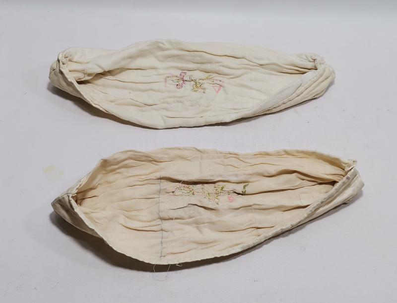 OSMANLICA İNİSİYALLİ BİR ÇİFT YASTIK BAŞI