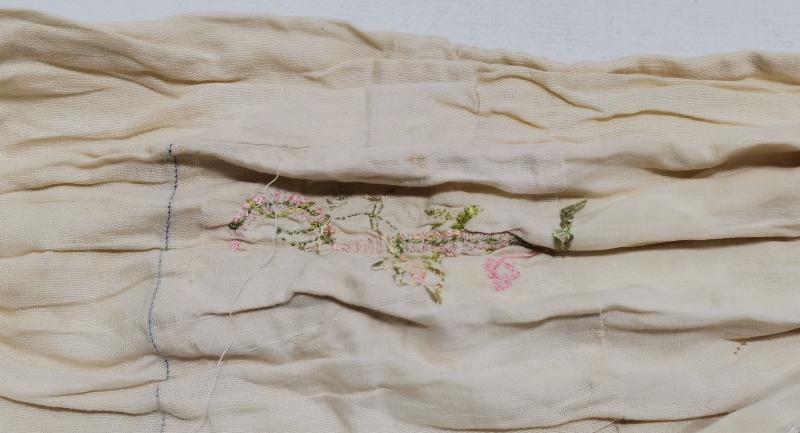 OSMANLICA İNİSİYALLİ BİR ÇİFT YASTIK BAŞI