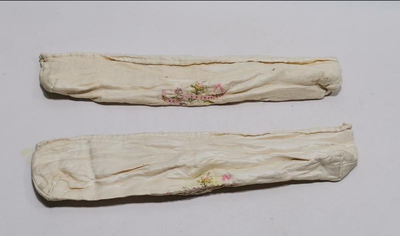 OSMANLICA İNİSİYALLİ BİR ÇİFT YASTIK BAŞI