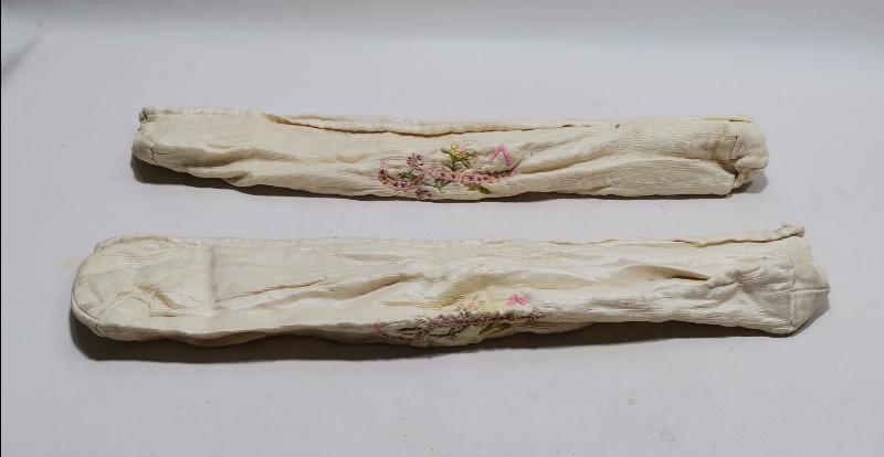 OSMANLICA İNİSİYALLİ BİR ÇİFT YASTIK BAŞI