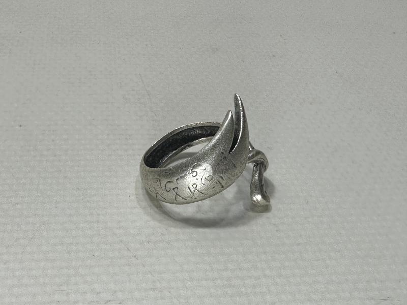 ÜZERİ HADİS YAZILI ZÜLFİKAR KILICI FORMLU YÜZÜK