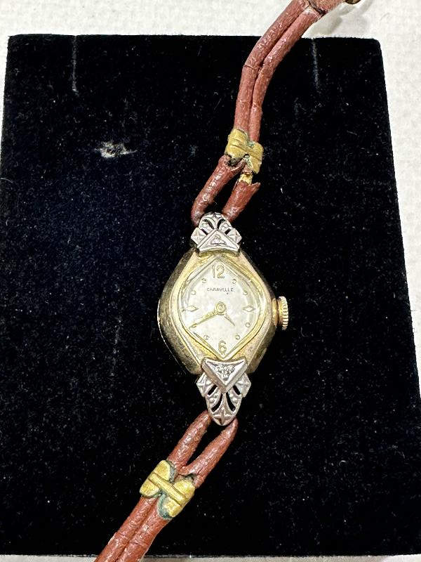 ANTİKA CARAVELLE MARKA ALTIN KAPLAMA KURMALI BAYAN KOL SAATİ 