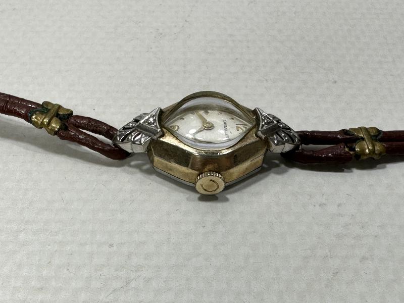 ANTİKA CARAVELLE MARKA ALTIN KAPLAMA KURMALI BAYAN KOL SAATİ 